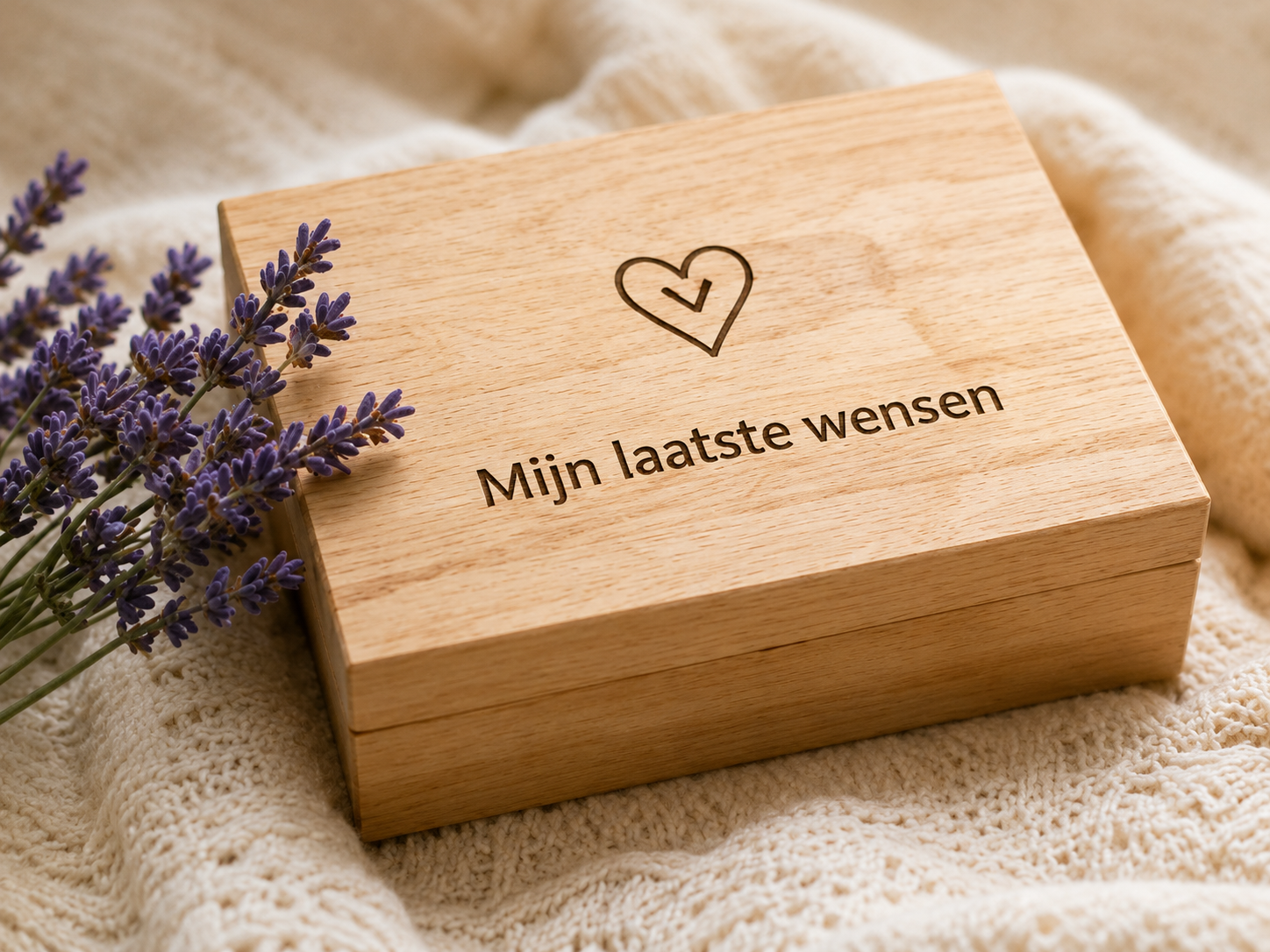 uitvaartwensen-vooraf-vastleggen Houten kistje met de tekst Mijn laatste wensen, symbool voor het vastleggen van uitvaartwensen